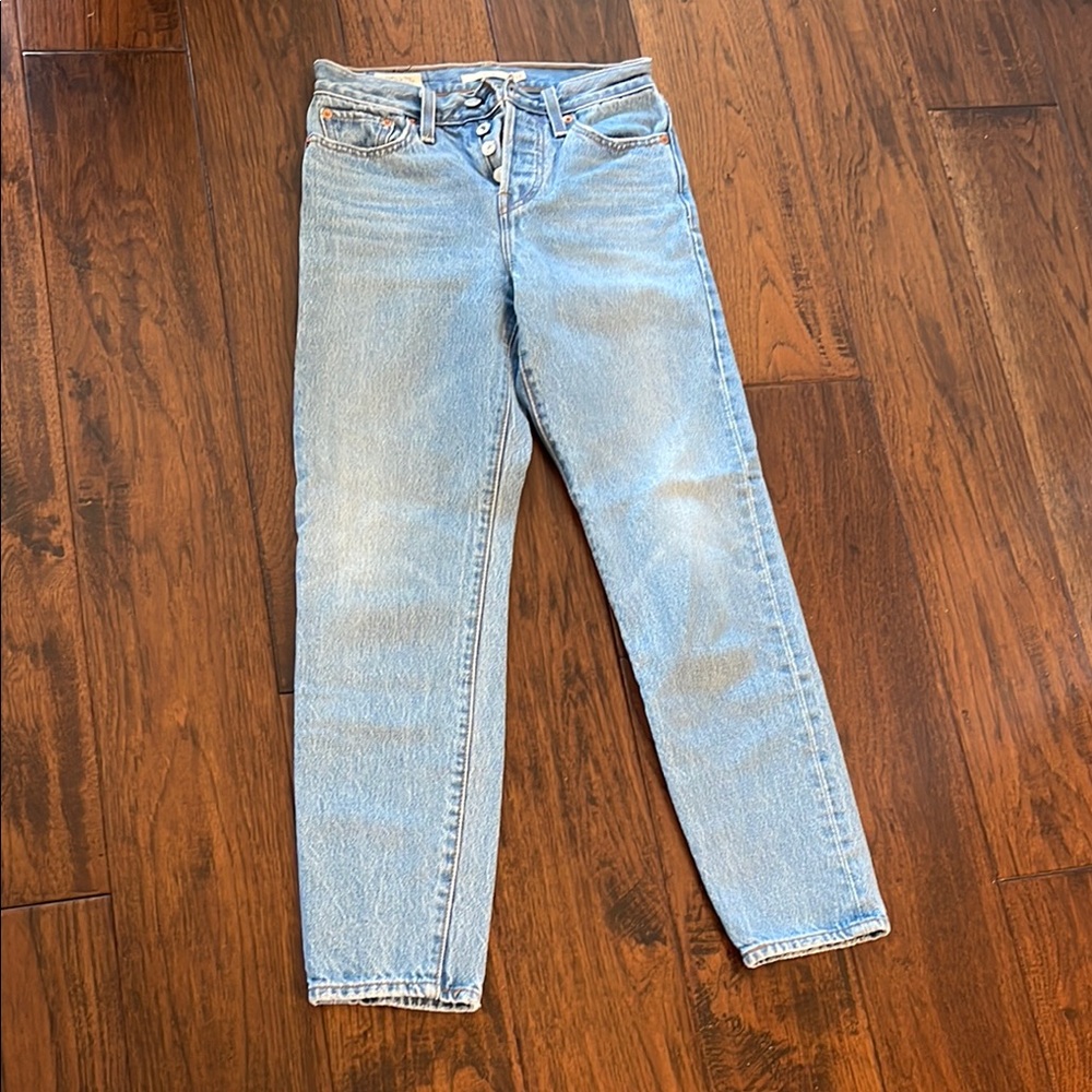LEVI's Wedgie Button down Light Blue Women's Jeans - sz 24